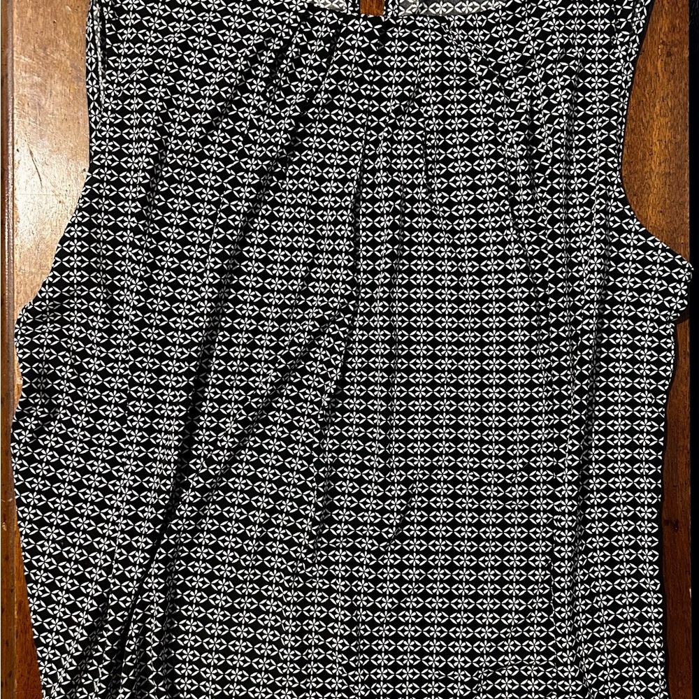 Jones New York Black and White Geometric Blouse